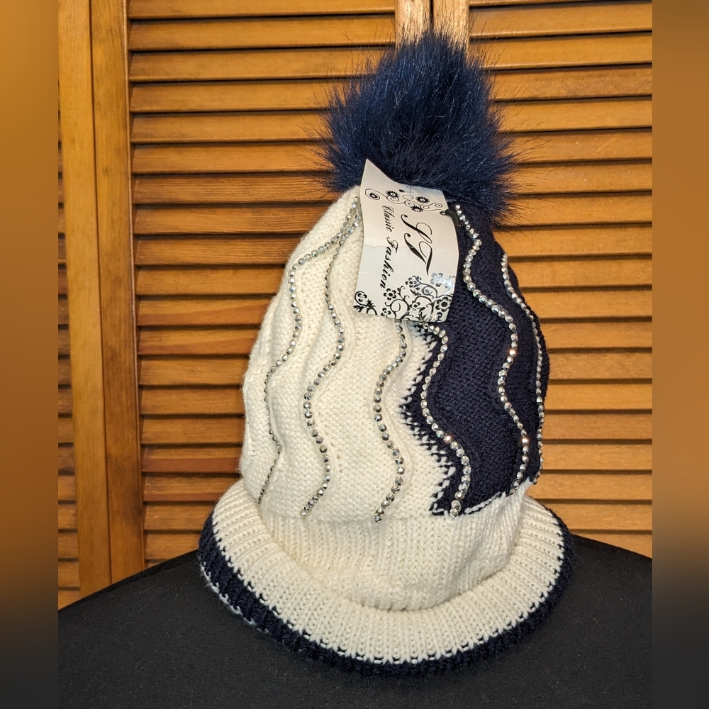 ST Classic Fashion Black and White Hat with Sparkles NEW WITH TAGS